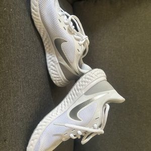 Nike Revolution 5 Womens Size 6.5 White/Wolf Grey/Pure Platinum Running Shoes